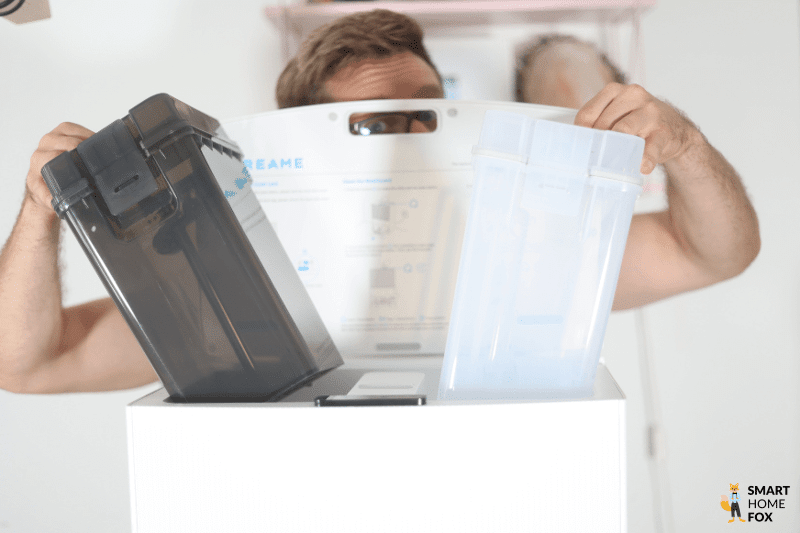 Верхняя створка ультрастанции Dreame L20 открыта.